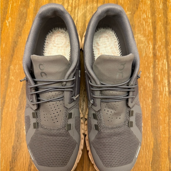 On Running Womens Swiss engineering Size 7.5 - Picture 4 of 9